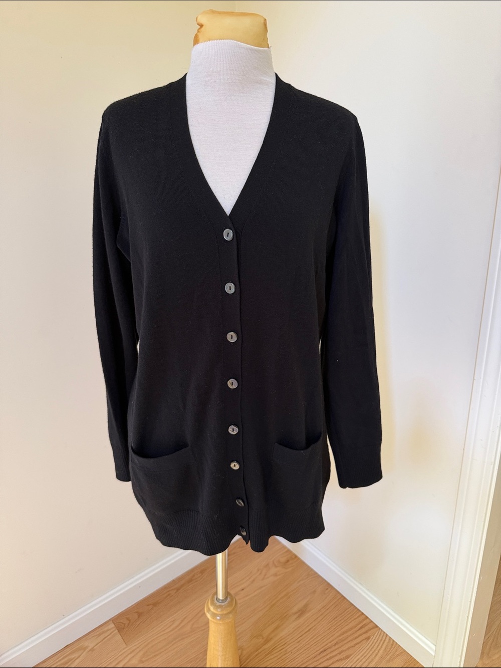 Brooks Brothers women’s black XL button front merino wool cardigan